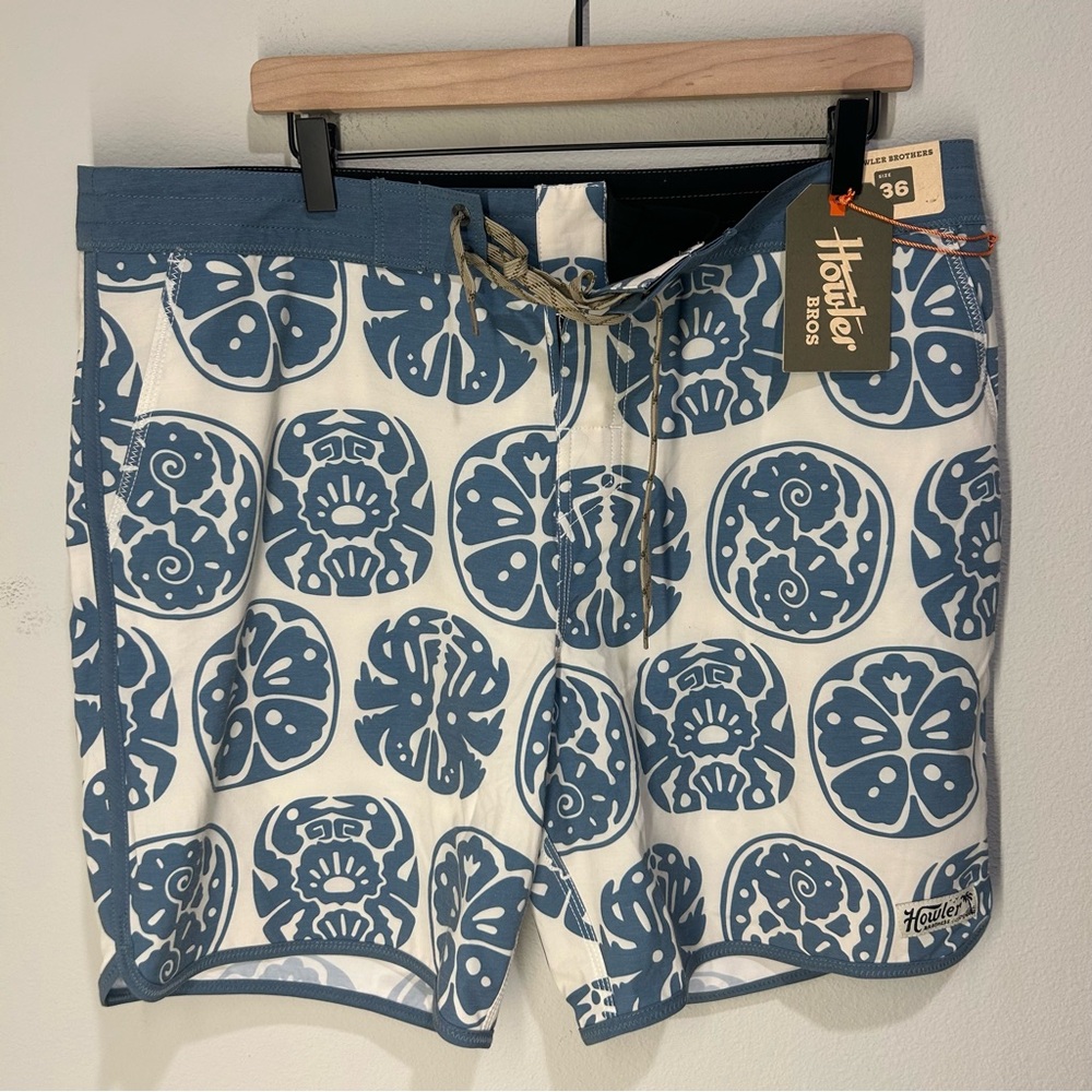 Howler Brothers Bruja Boardshorts Sea Idols Bone White Size 36 NWT (Style #1316)